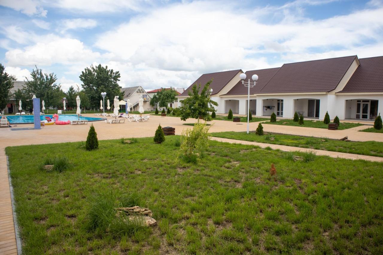 База Відпочинку "Сонячна" Primorskoje Exteriör bild