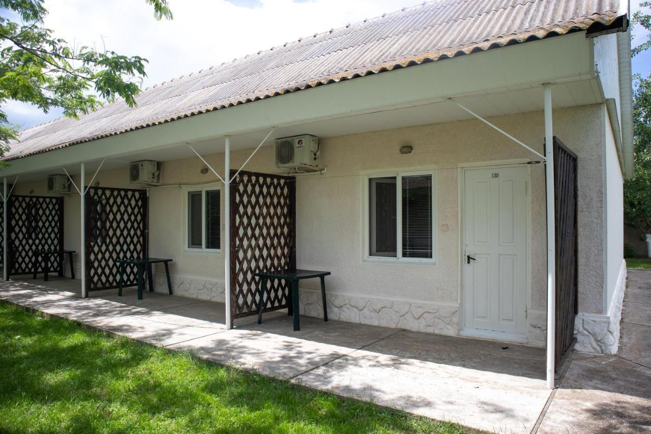 База Відпочинку "Сонячна" Primorskoje Exteriör bild