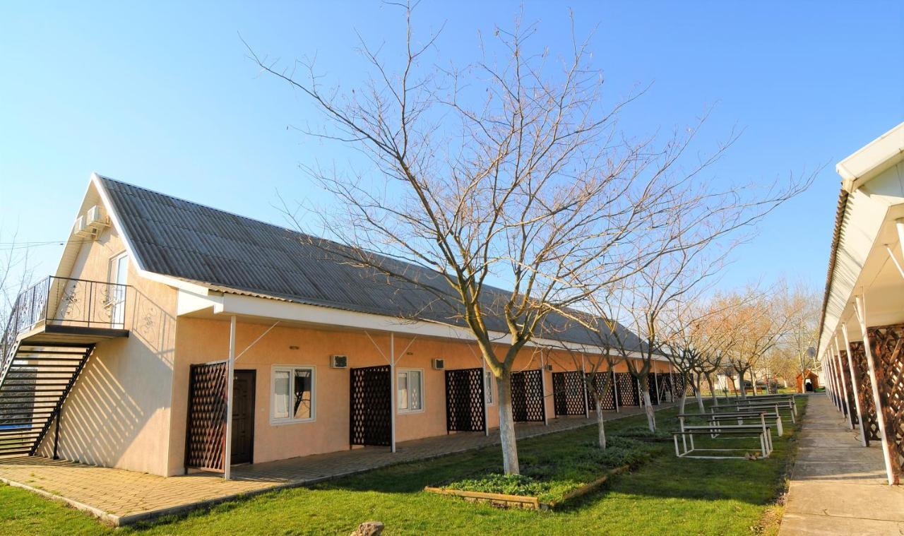 База Відпочинку "Сонячна" Primorskoje Exteriör bild