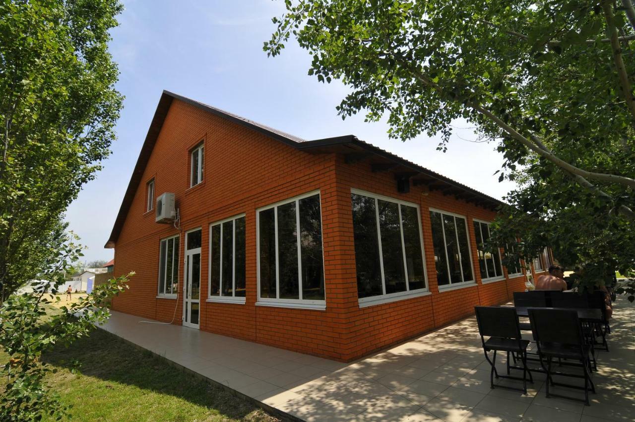 База Відпочинку "Сонячна" Primorskoje Exteriör bild