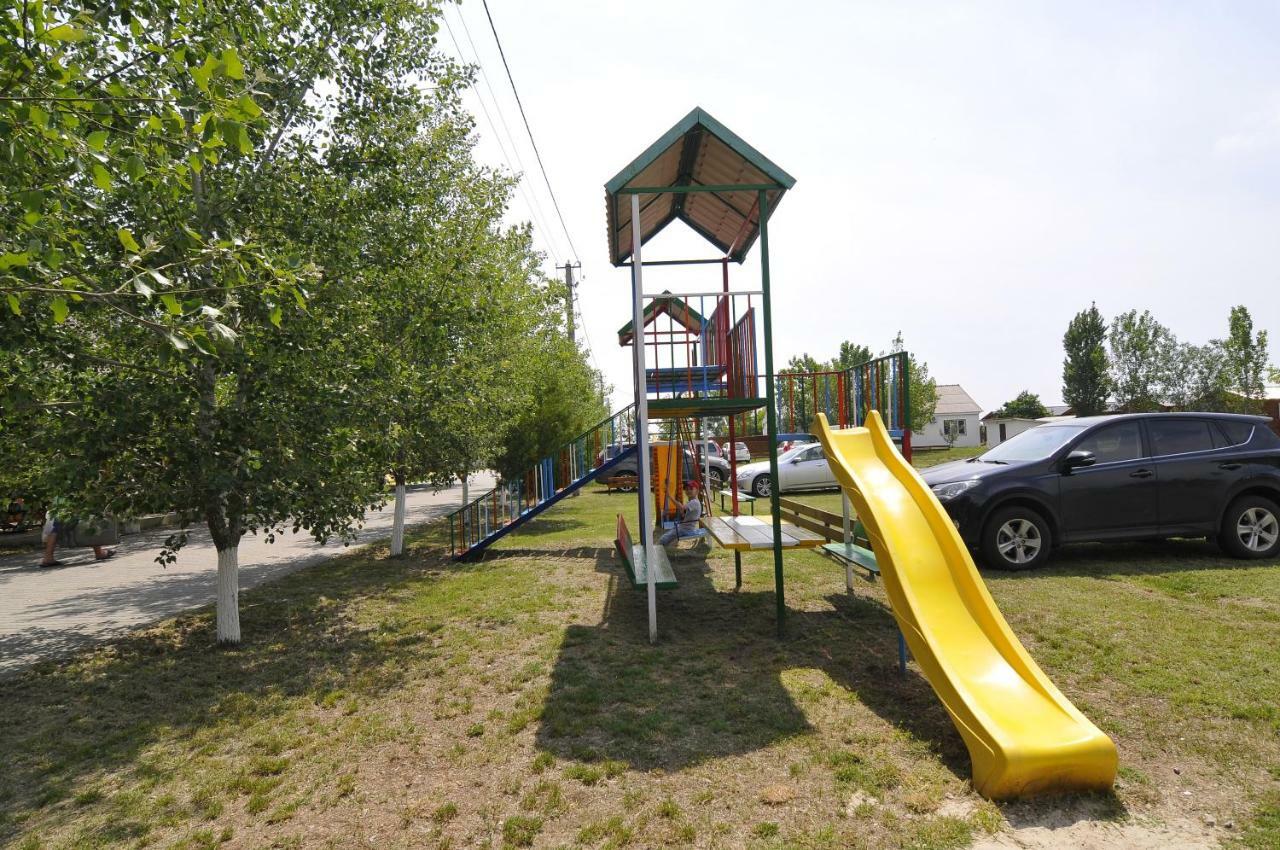 База Відпочинку "Сонячна" Primorskoje Exteriör bild